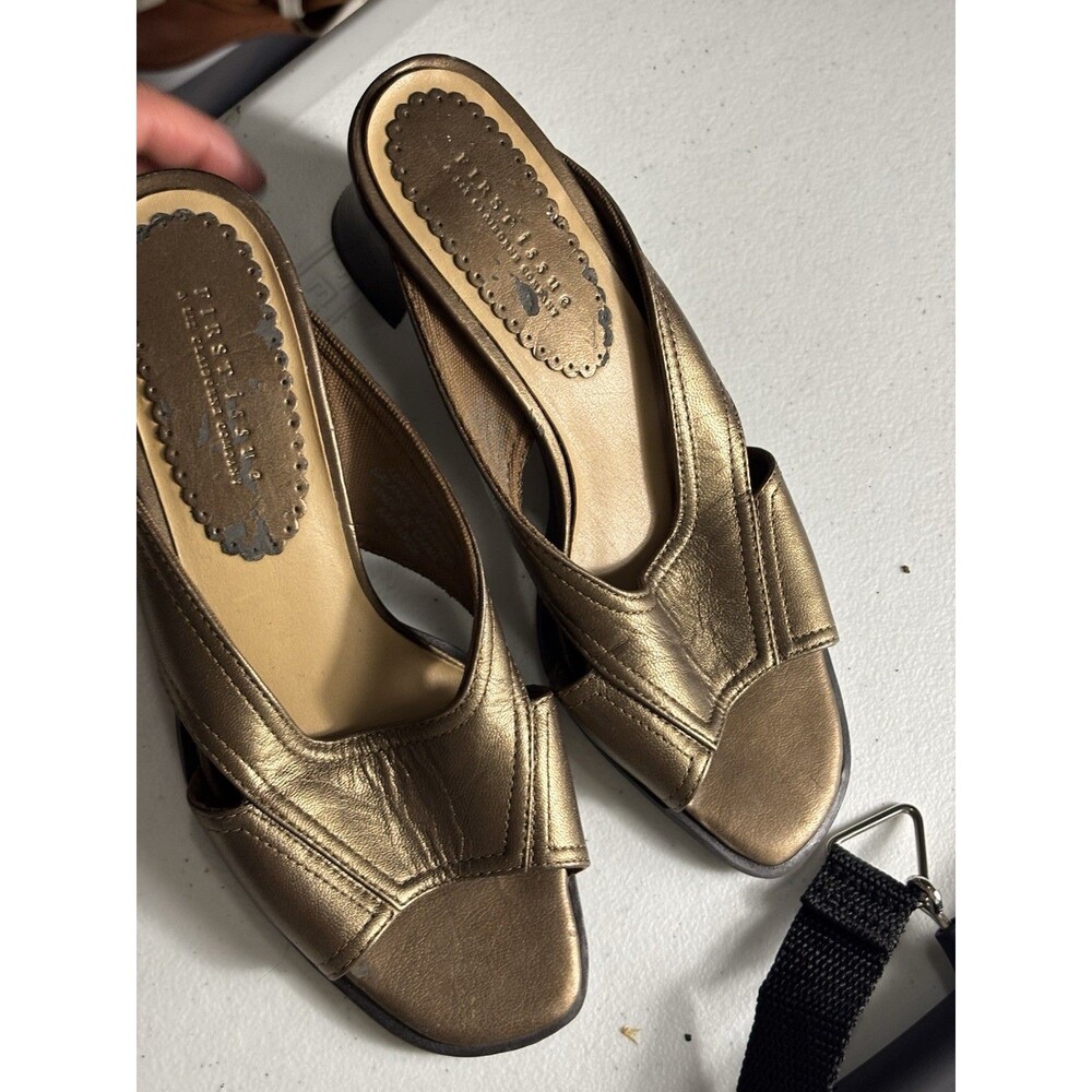 Liz Claiborne Tugor Sandals Women’s 5.5 Gold Bronze Slip On Low Heels Mules